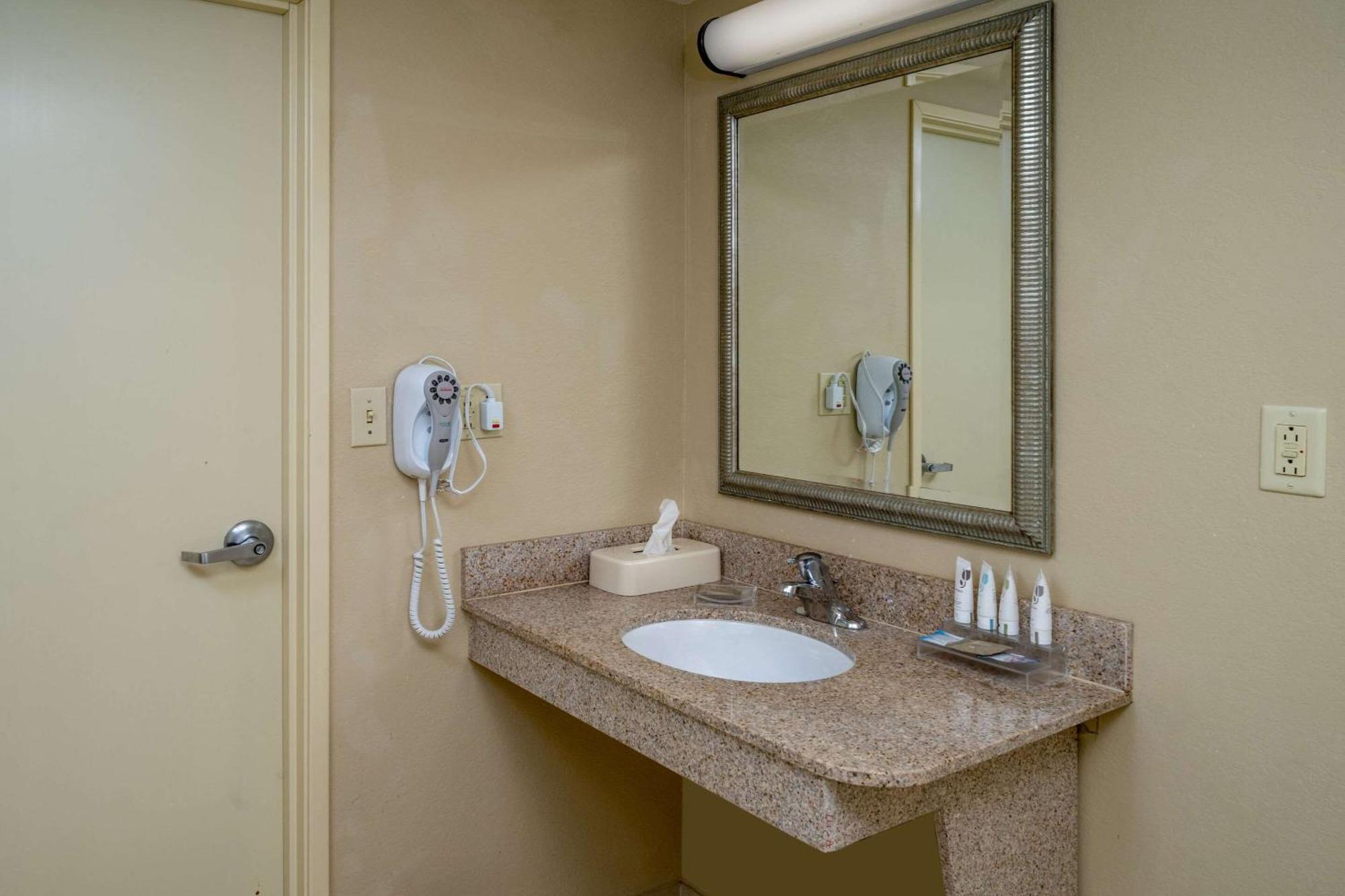 Country Inn & Suites By Radisson, Princeton, Wv Bagian luar foto