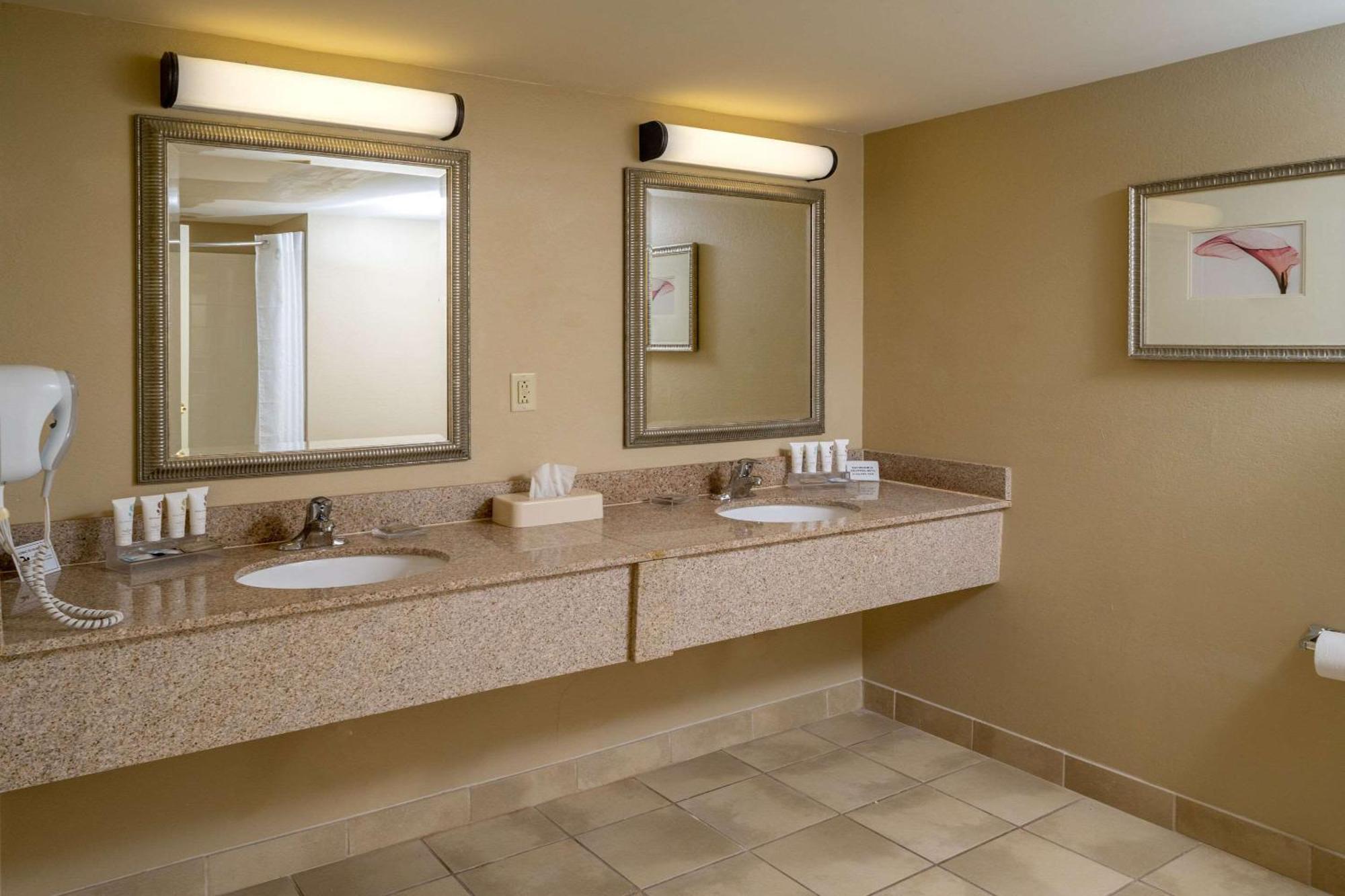 Country Inn & Suites By Radisson, Princeton, Wv Bagian luar foto